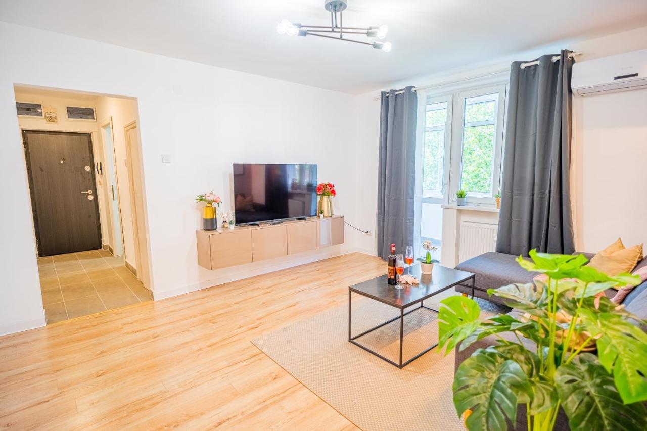 Spacious Newly Renovated 2Br Apartments With Balcony Bukareszt Zewnętrze zdjęcie
