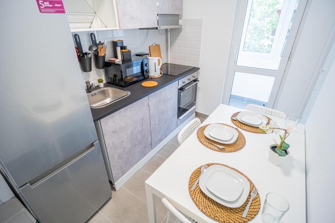 Spacious Newly Renovated 2Br Apartments With Balcony Bukareszt Zewnętrze zdjęcie