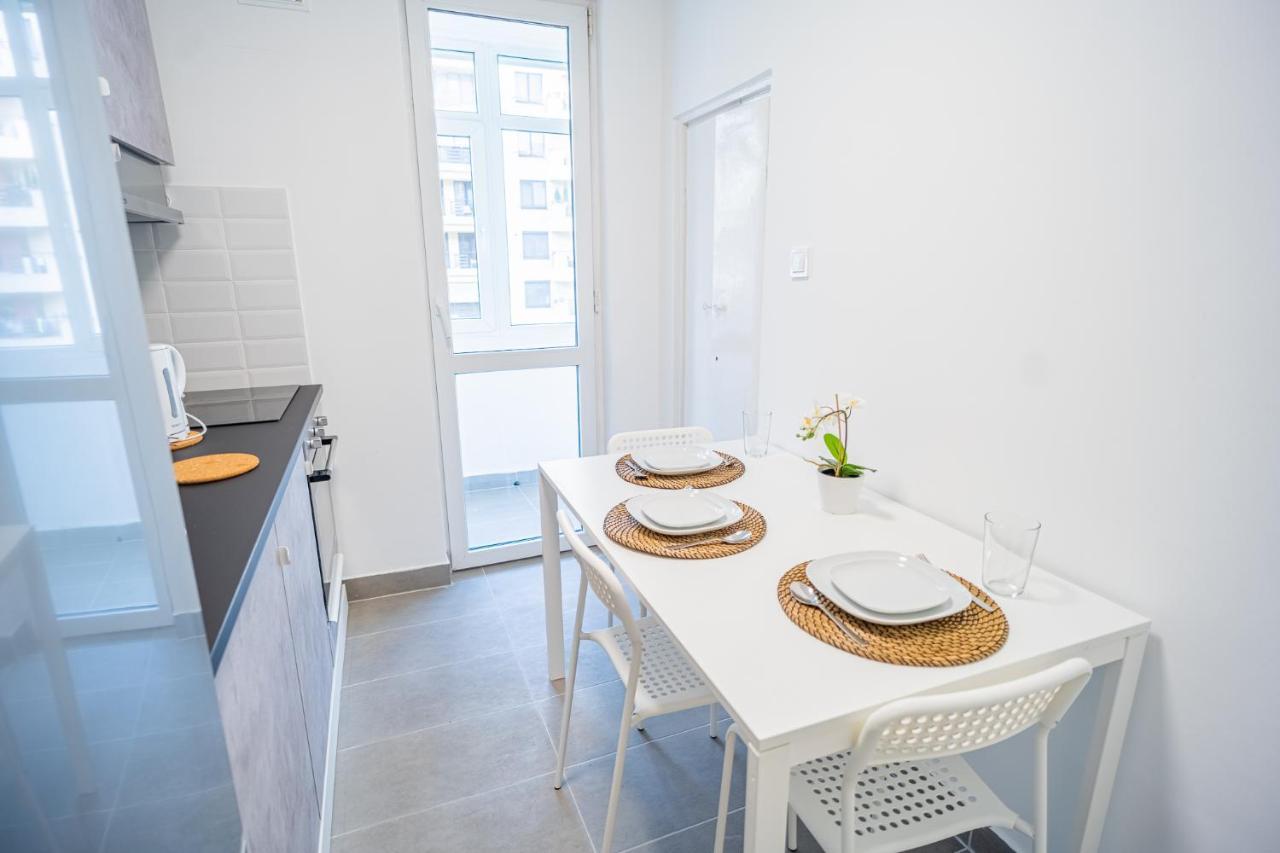 Spacious Newly Renovated 2Br Apartments With Balcony Bukareszt Zewnętrze zdjęcie
