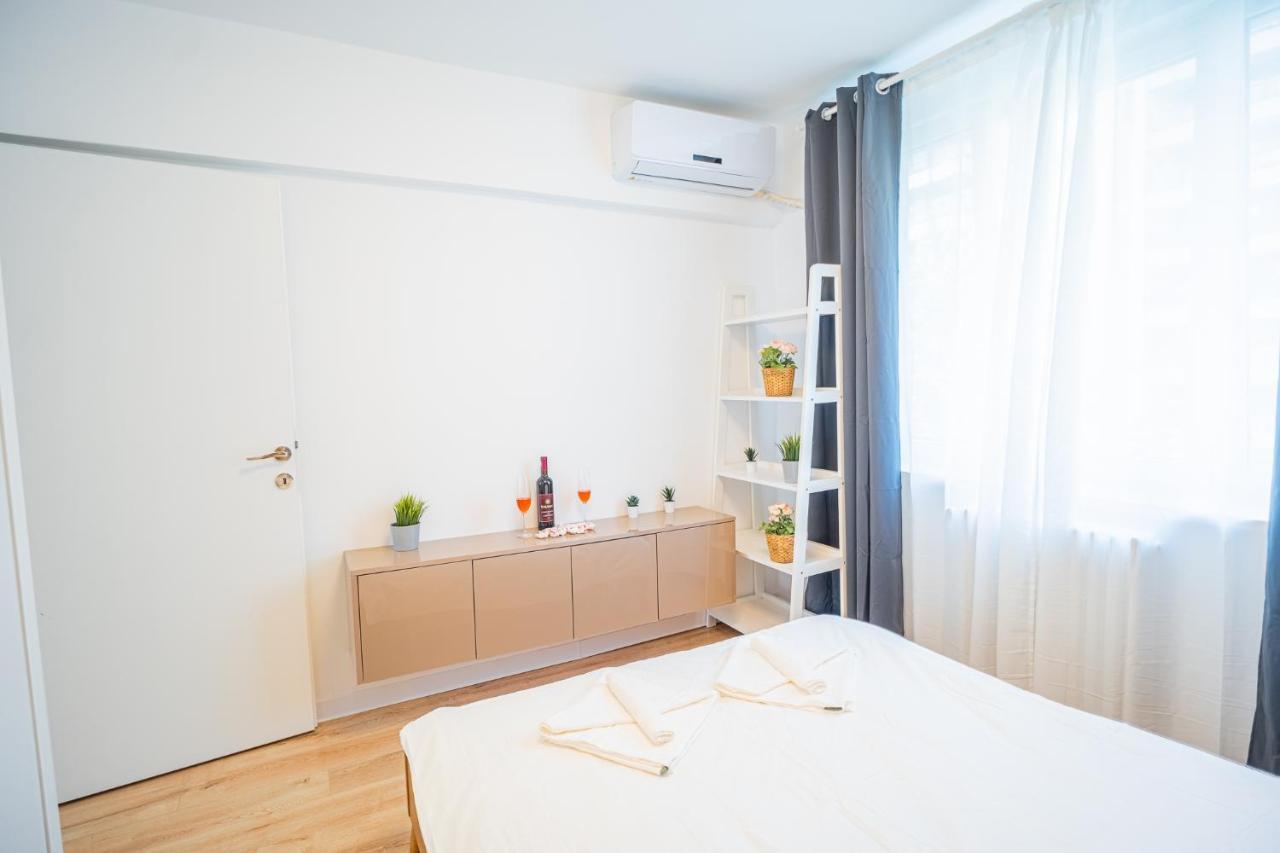 Spacious Newly Renovated 2Br Apartments With Balcony Bukareszt Zewnętrze zdjęcie
