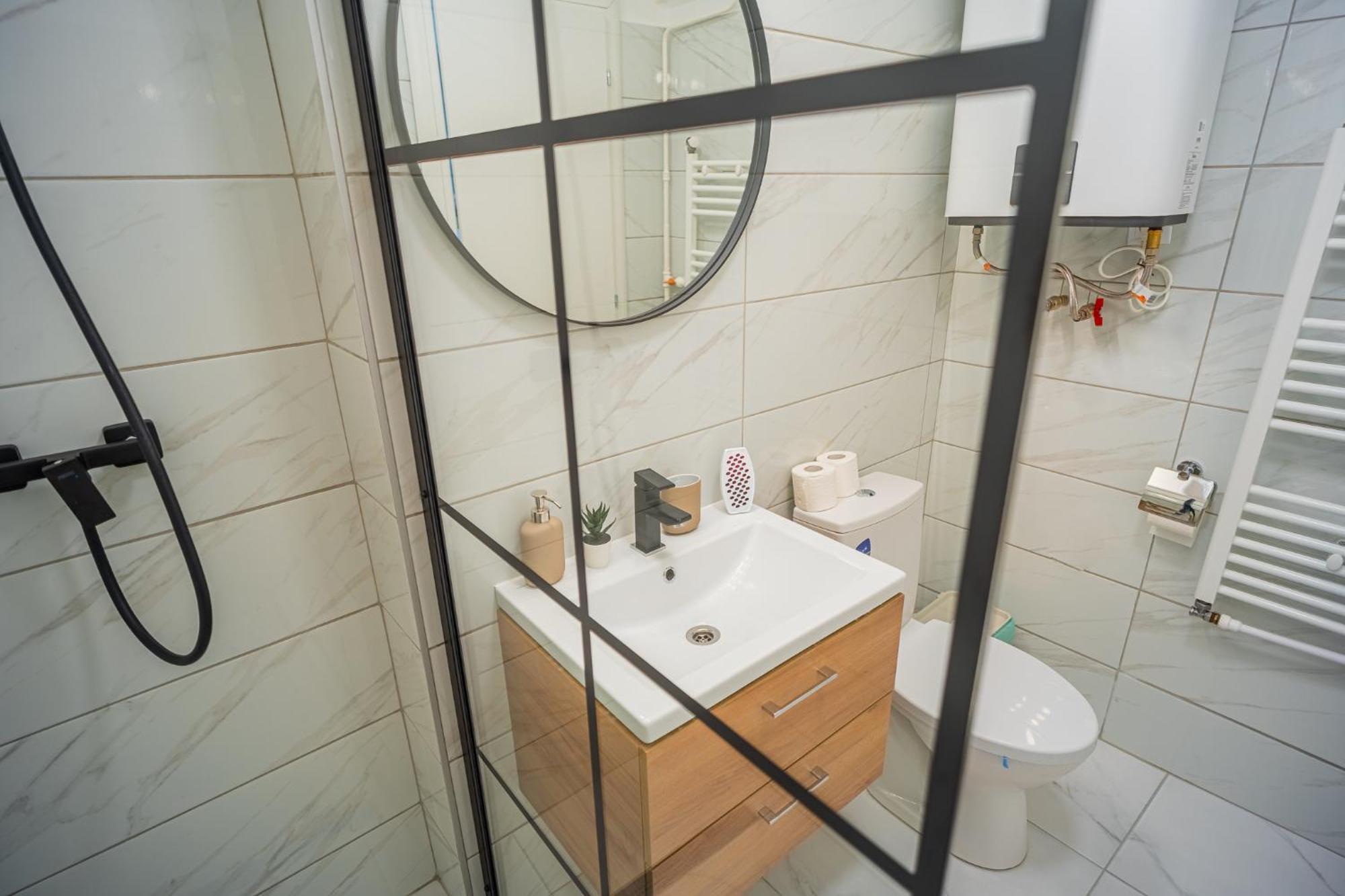 Spacious Newly Renovated 2Br Apartments With Balcony Bukareszt Zewnętrze zdjęcie