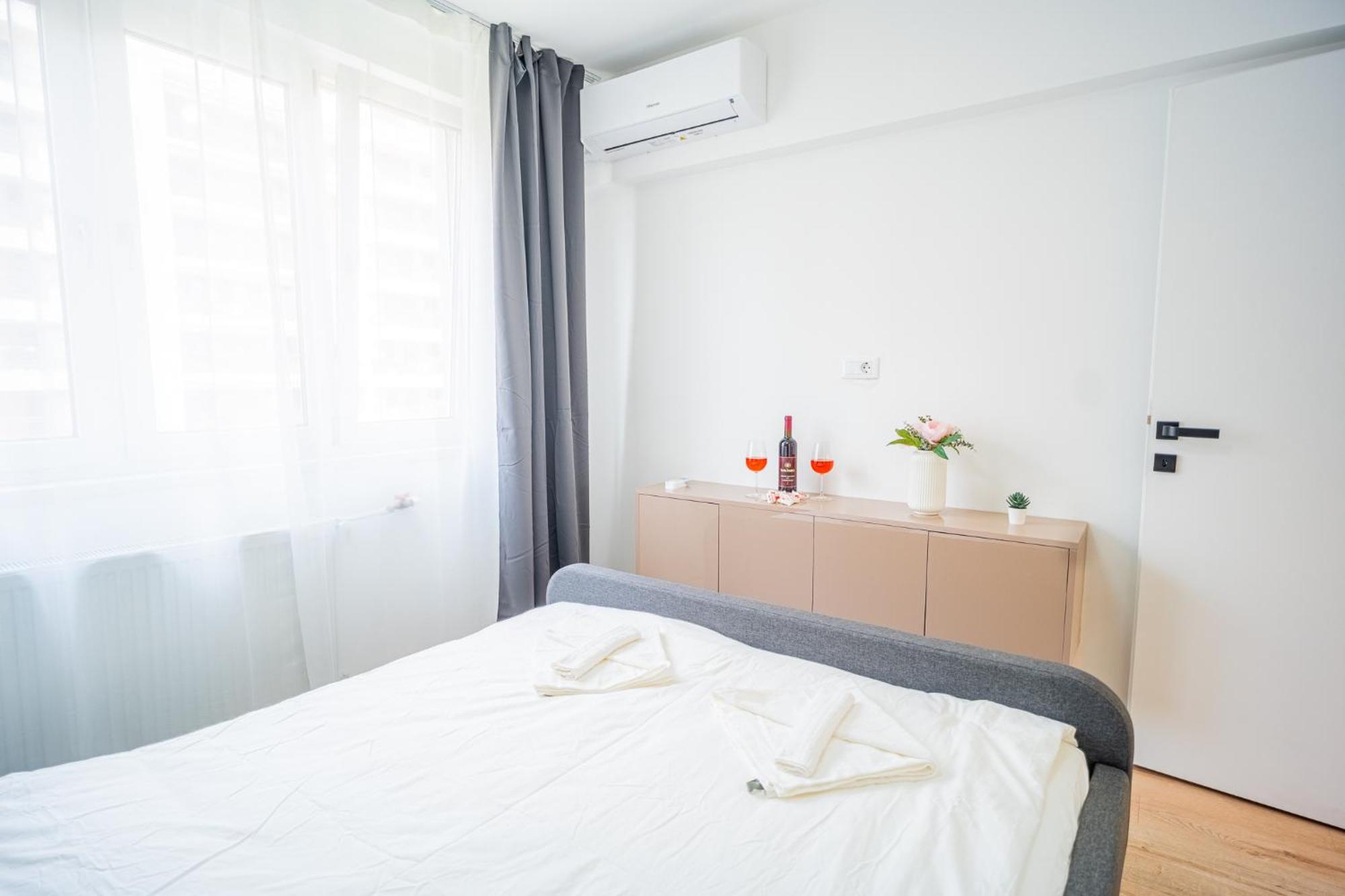 Spacious Newly Renovated 2Br Apartments With Balcony Bukareszt Zewnętrze zdjęcie