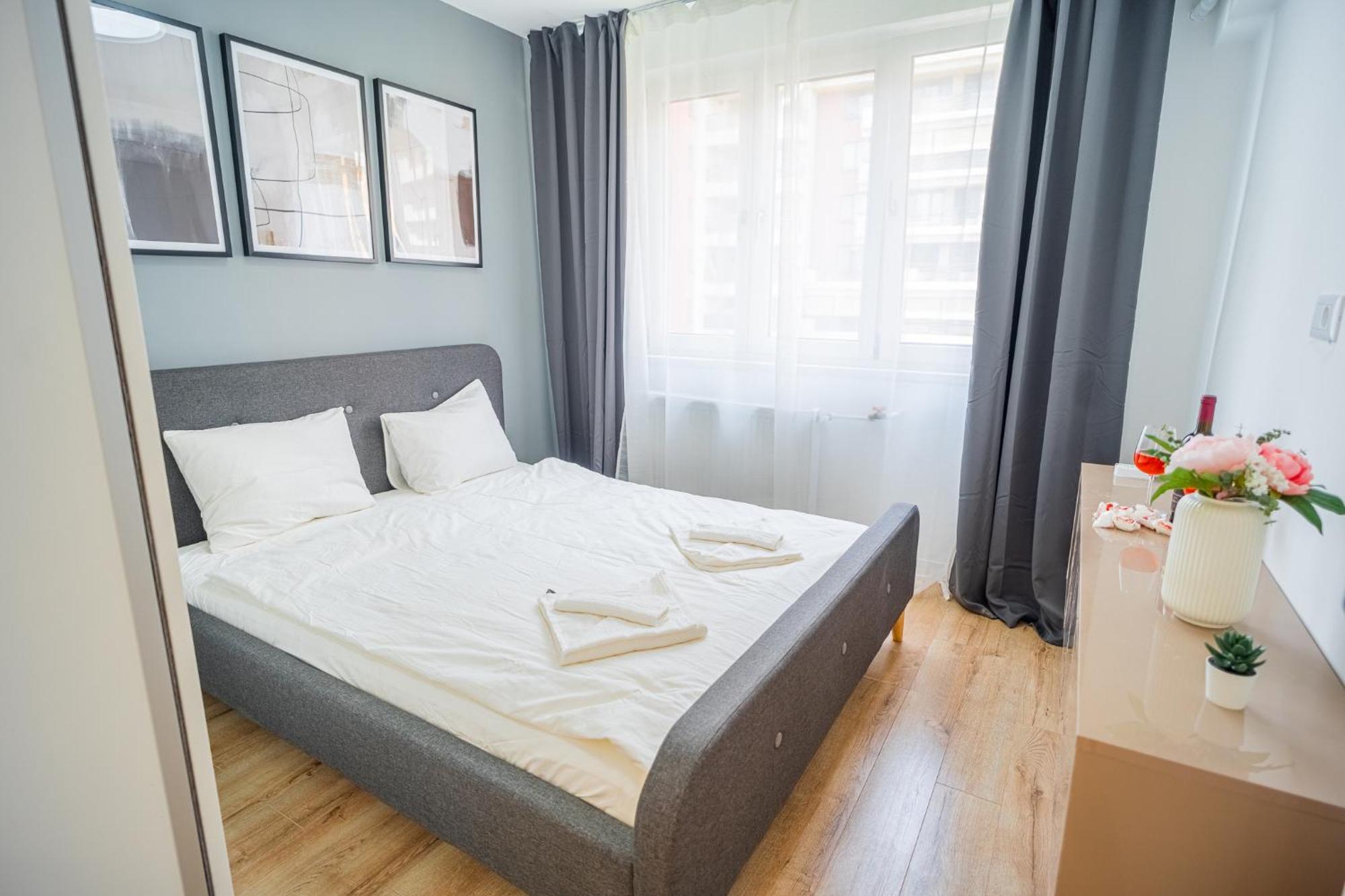 Spacious Newly Renovated 2Br Apartments With Balcony Bukareszt Zewnętrze zdjęcie