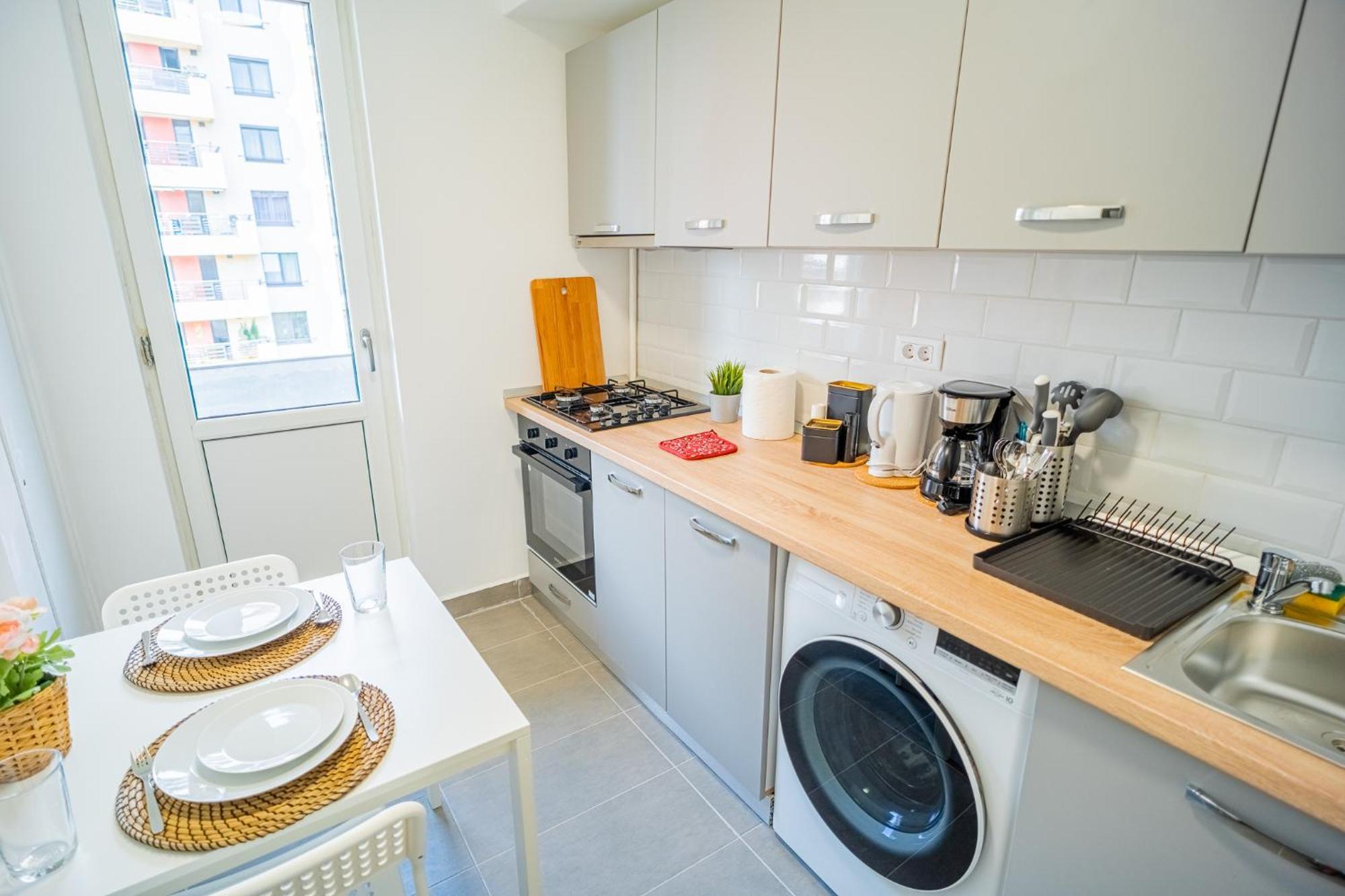 Spacious Newly Renovated 2Br Apartments With Balcony Bukareszt Zewnętrze zdjęcie