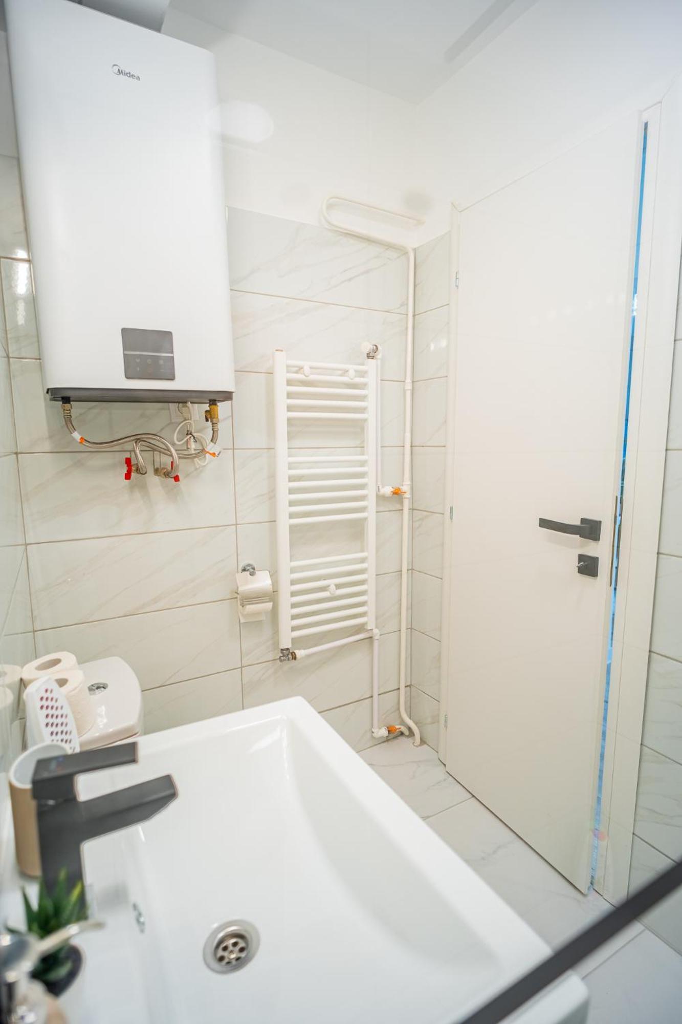 Spacious Newly Renovated 2Br Apartments With Balcony Bukareszt Zewnętrze zdjęcie